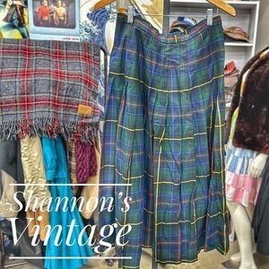 Marshall Fields Country Shop made in England sz 12 pleated skirt A27